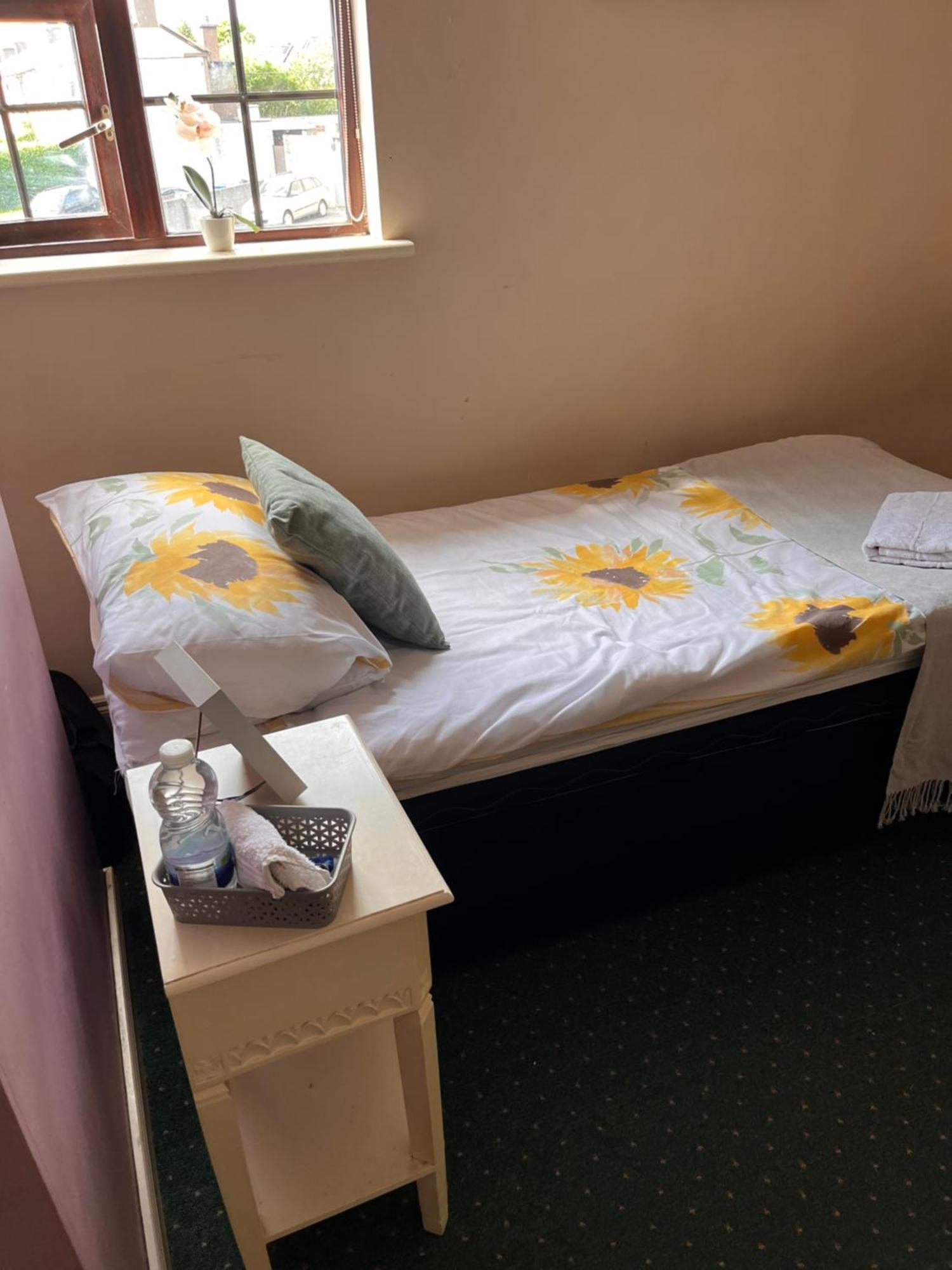 Edwards Cosy B&B Galway Exterior photo